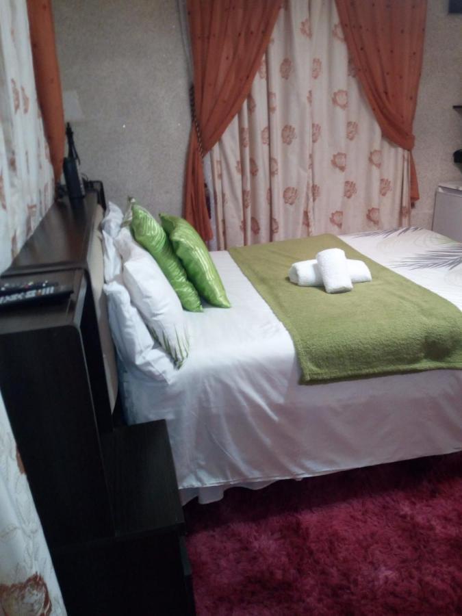Hemmingways Bed and Breakfast King William's Town Eksteriør billede